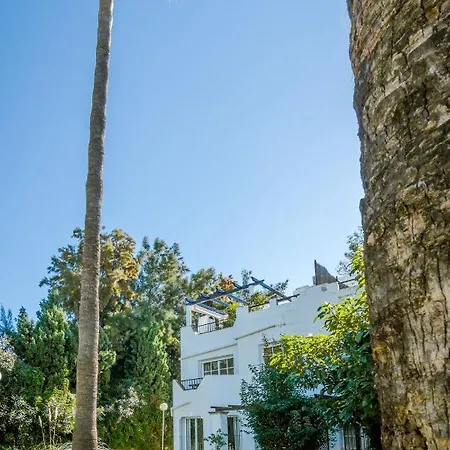 Tropical Getaway Townhouse In Nueva Andalucia Close To Los Naranjos Golf Holiday home *