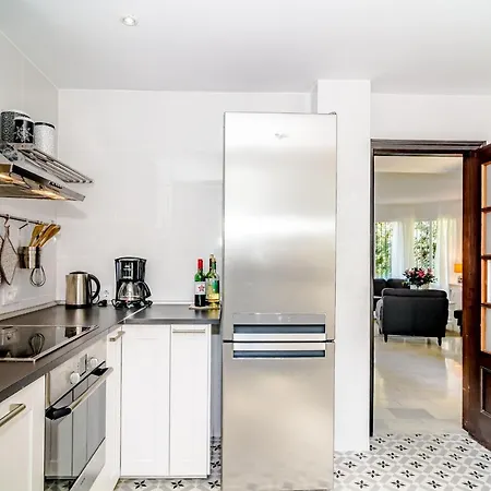 Tropical Getaway Townhouse In Nueva Andalucia Close To Los Naranjos Golf Holiday home *