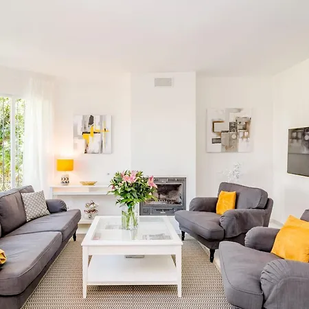 Tropical Getaway Townhouse In Nueva Andalucia Close To Naranjos Golf