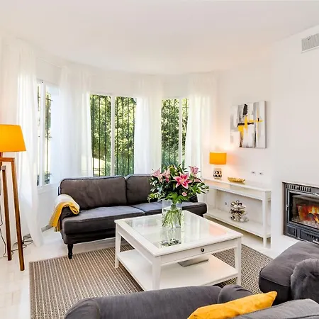 Tropical Getaway Townhouse In Nueva Andalucia Close To Naranjos Golf Prázdninový dům *