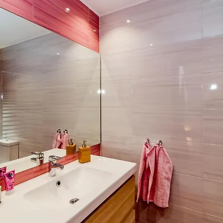 Tropical Getaway Townhouse In Nueva Andalucia Close To Naranjos Golf Prázdninový dům